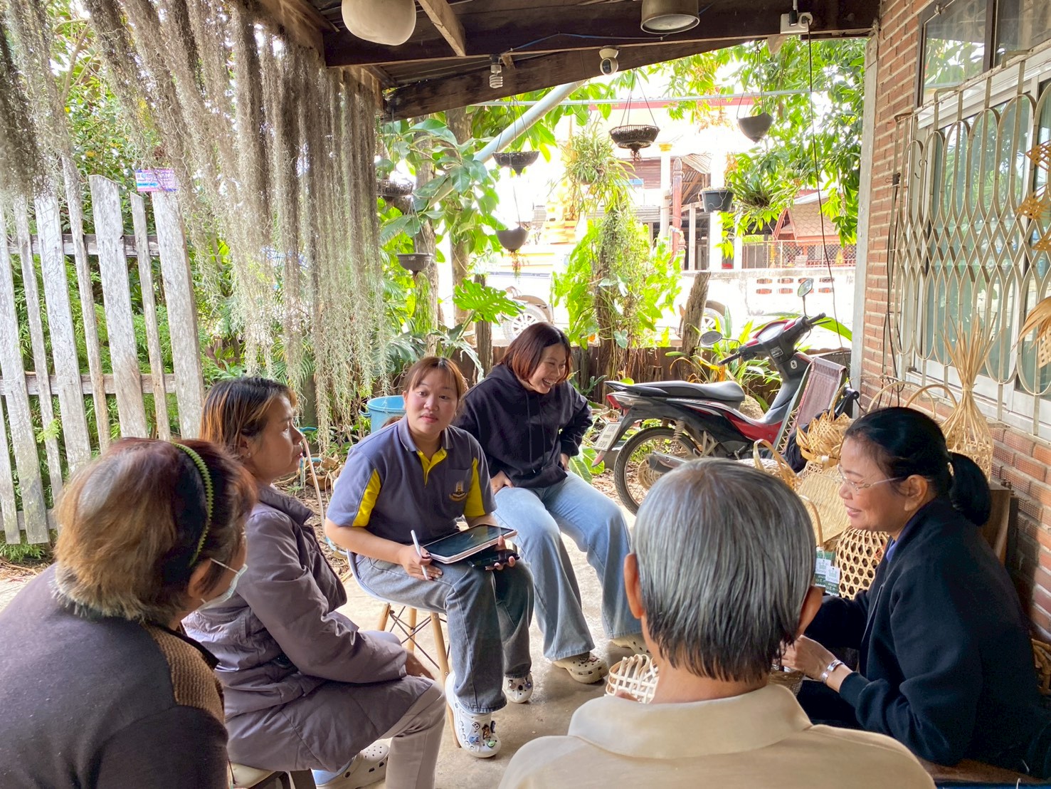 พช.น้ำพอง: สนับสนุนนิสิตคณะมนุษยศาสตร์และสังคมศาสตร์ มหาวิทยาลัยมหาสารคาม ในการลงพื้นที่เก็บข้อมูลเพื่อทำพัฒนานิพนธ์