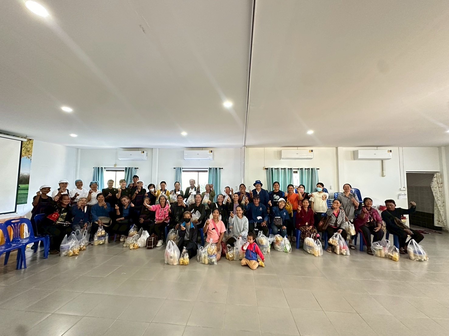 พช.น้ำพอง: จัดอบรมโครงการส่งเสริมและพัฒนาอาชีพตามแนวทางสัมมาชีพชุมชน กิจกรรม สร้างสัมมาชีพชุมชนครัวเรือนที่ได้รับผลกระทบด้านอาชีพและรายได้ที่มีศักยภาพและสามารถพัฒนาได้ ประจำปี 2569 