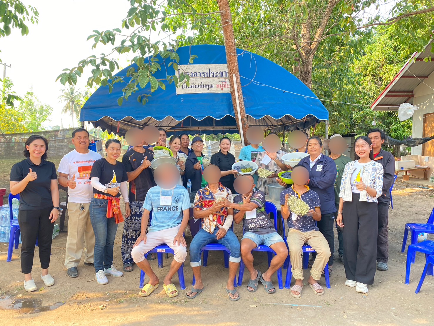 พช.น้ำพอง : เป็นวิทยากรเสริมสร้างความรู้ด้านอาชีพ ให้กับผู้เข้ารับการบำบัดฟื้นฟูยาเสพติด ณ ศูนย์พักคอยผู้ป่วยยาเสพติด ในหมู่บ้านกองทุนแม่ของแผ่นดินตำบลม่วงหวาน (ศูนย์ CI)