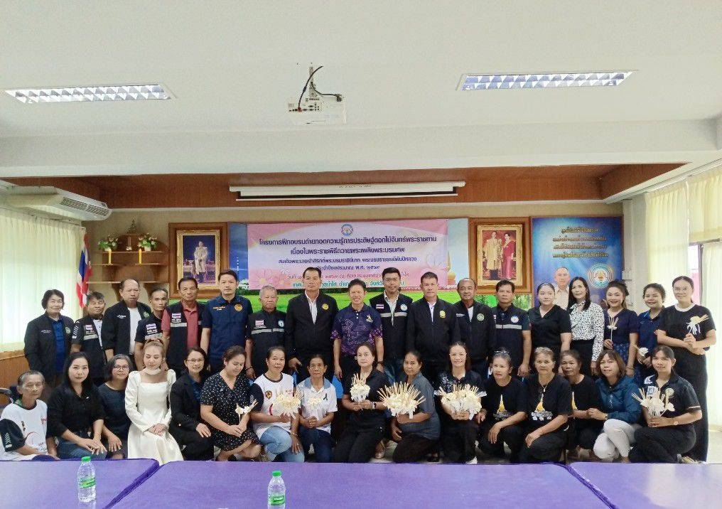 พช.น้ำพอง : ร่วมกิจกรรมประดิษฐ์ดอกไม้จันทน์พระราชทานฯ ร่วมกับเทศบาลตำบลกุดน้ำใส