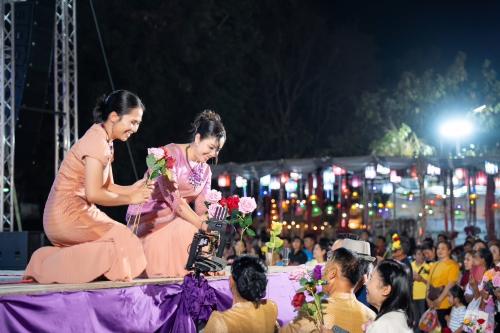 พช.น้ำพอง: ร่วมเดินแบบ "ผ้าไทย ใส่ให้สนุก" ในงานประเพณีบุญกุ้มข้าวใหญ่ 119 ปีของดีน้ำพอง ประจำปี 2569