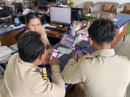 พช.น้ำพอง : ติดตามและสนับสนุนอาสาสมัครจัดเก็บข้อมูลความจำเป็นพื้นฐาน(จปฐ.) 